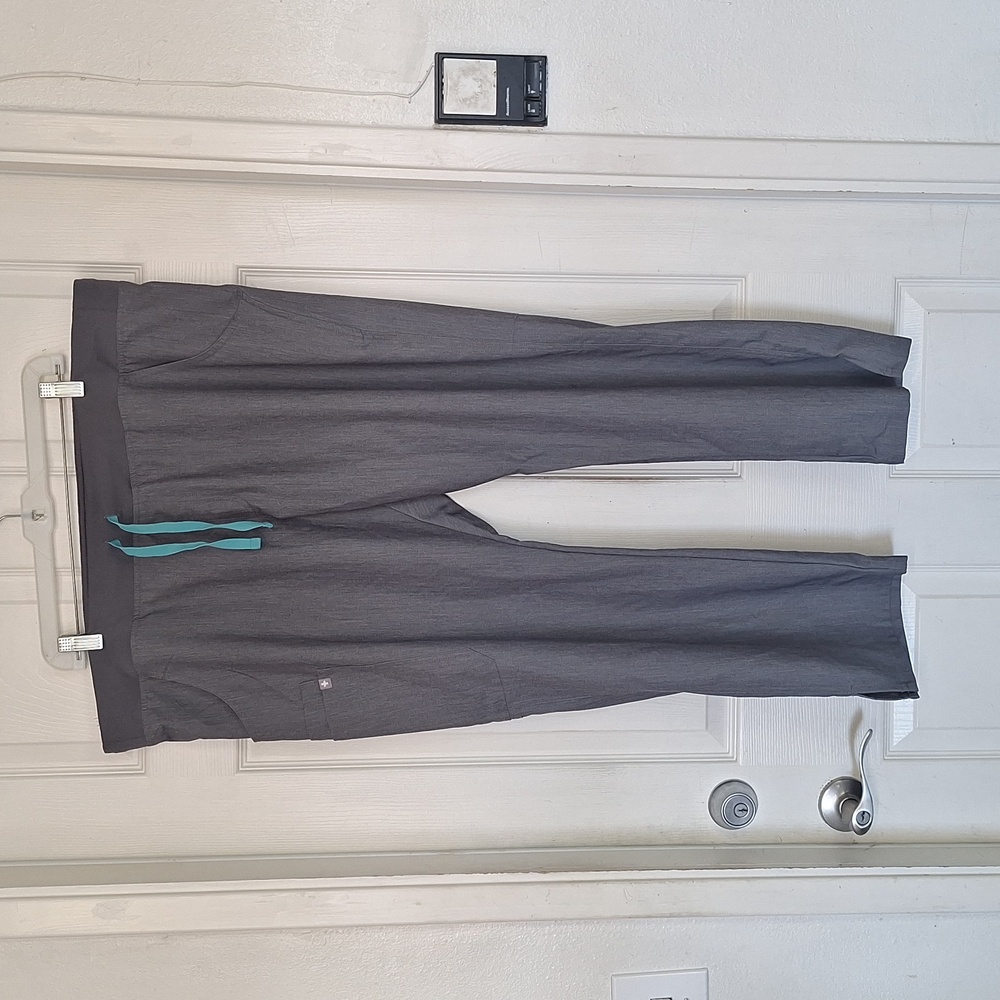 Figs Kade™ Cargo Scrub Pants XXL Petite Grey Gray Model T21004P
